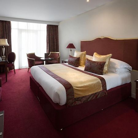 The Oxfordshire Golf & Spa Hotel Thame Room photo