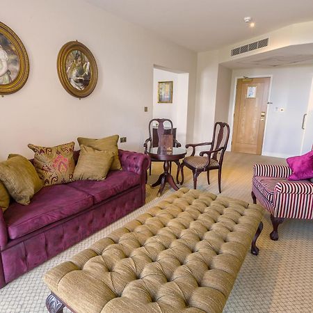 The Oxfordshire Golf & Spa Hotel Thame Room photo