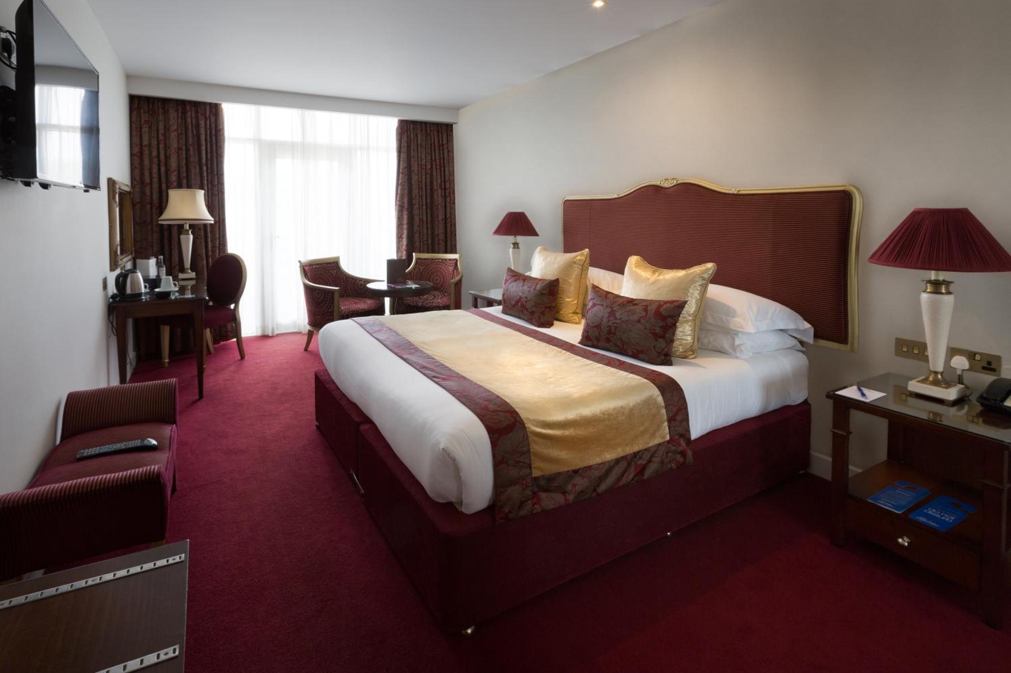 The Oxfordshire Golf & Spa Hotel Thame Room photo